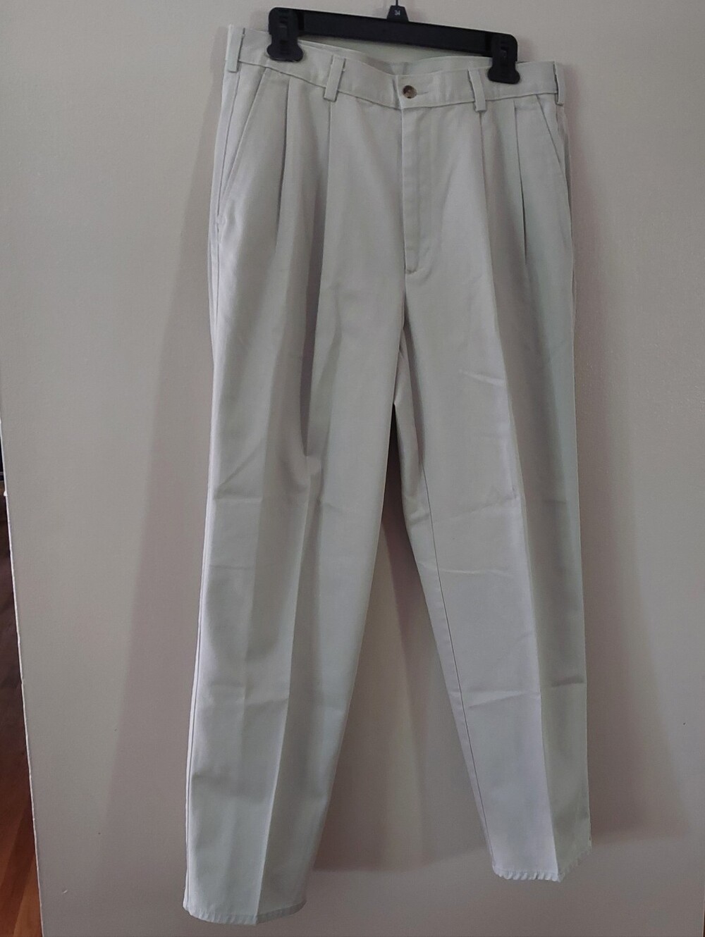St. John's Bay Light Beige Pleated Pants Size 32 X 30